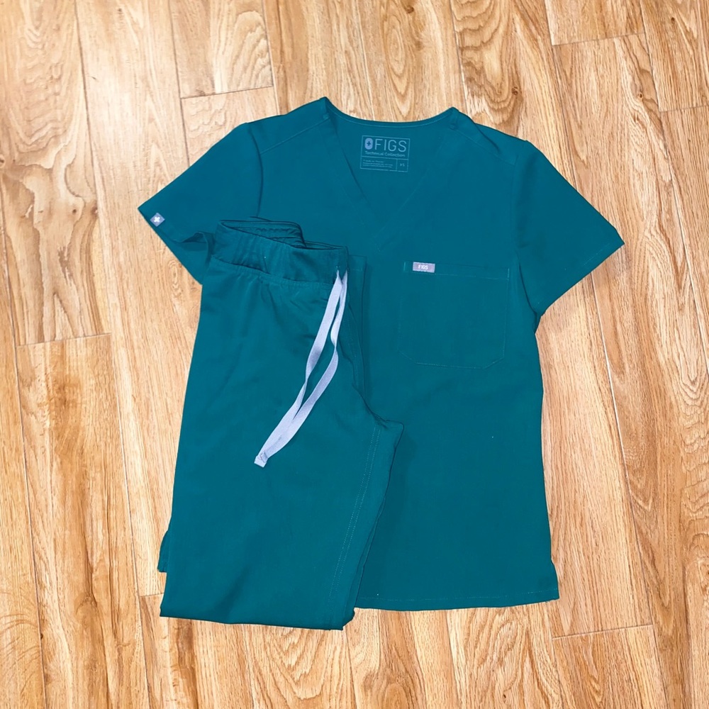 Limited edition Hunter Green women’s Figs scrubs